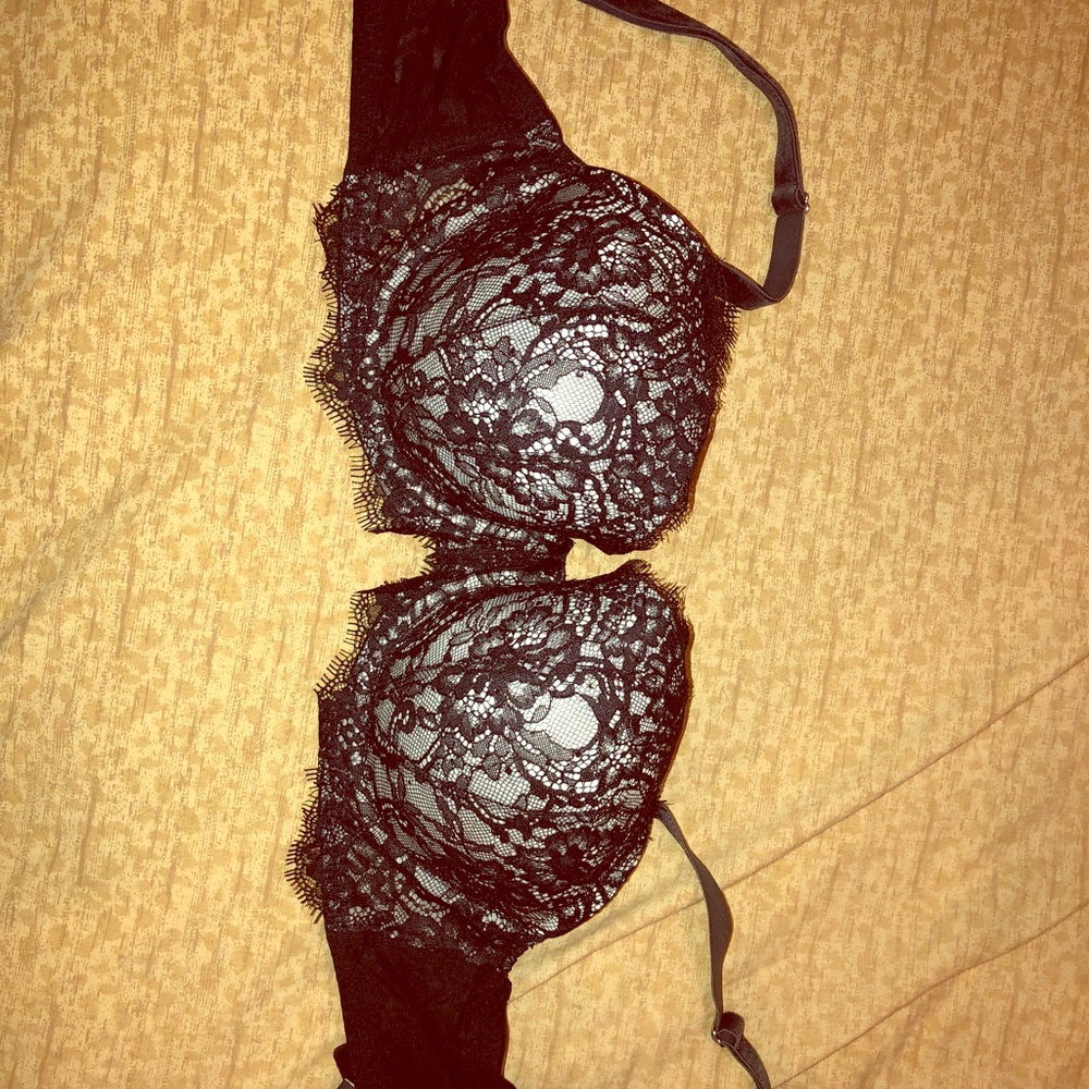 Embellished lace VS bra